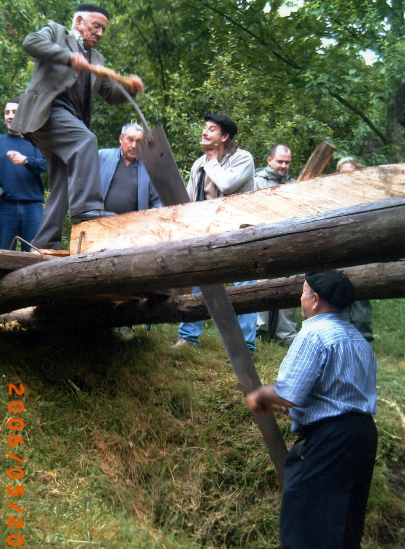 Serrando ca serra de aire