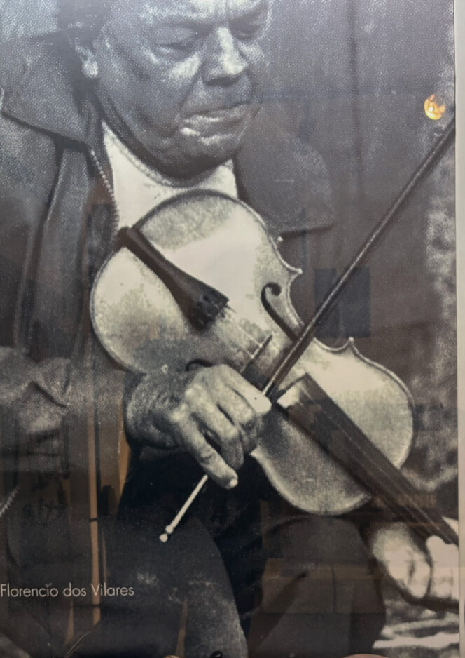 Florencio, o cego dos Vilares, tocando o violín