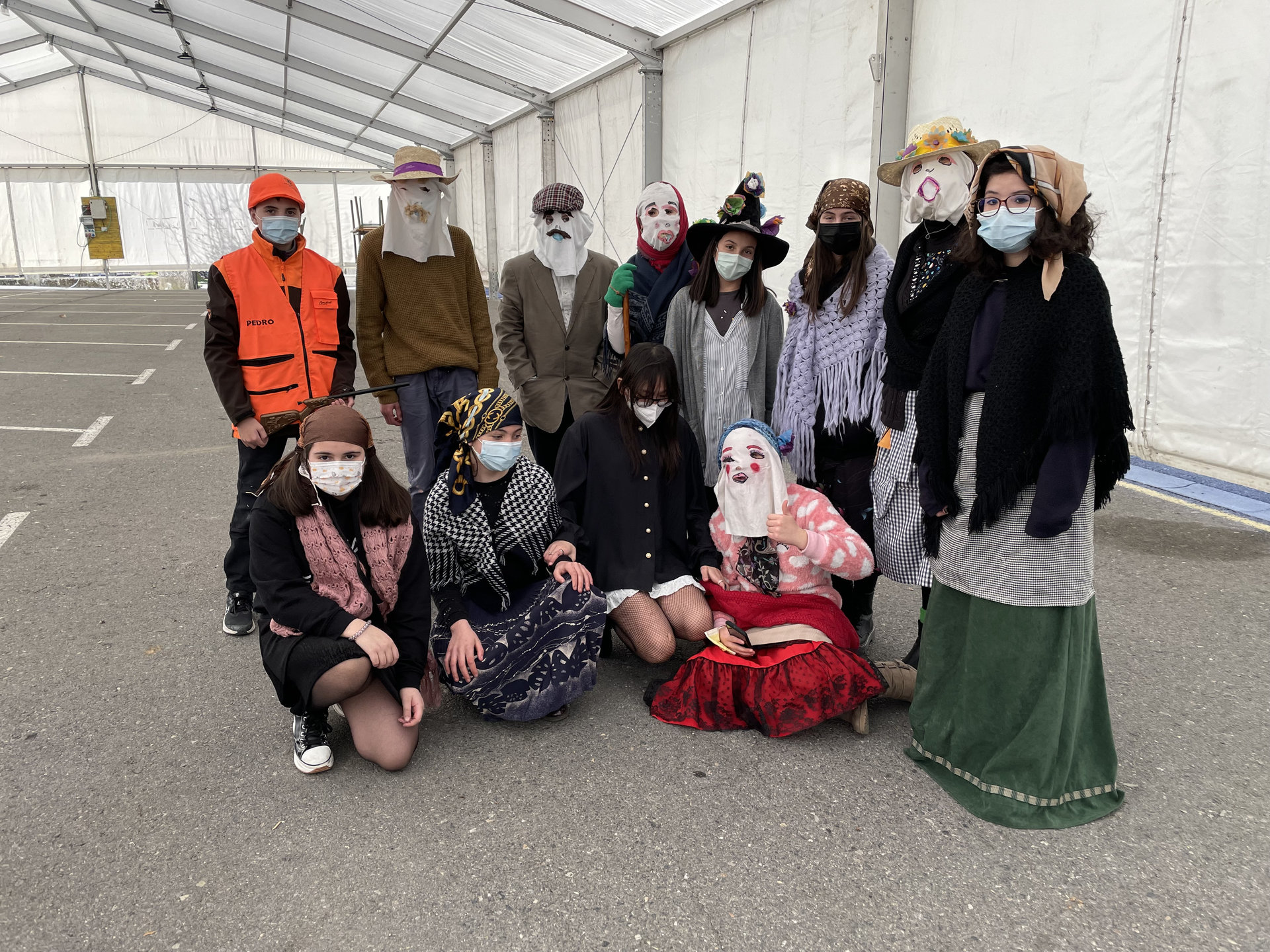 Grupo de mázcaras do IESP Fontem Albei. Ano 2022