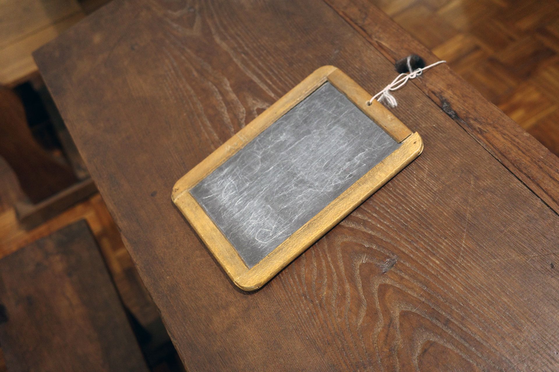 Pupitre coa pizarra para escribir